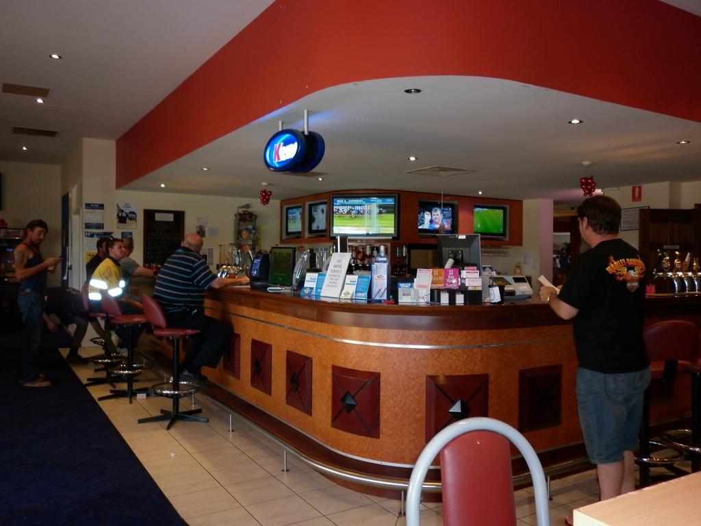 New Whyalla Hotel Exterior photo